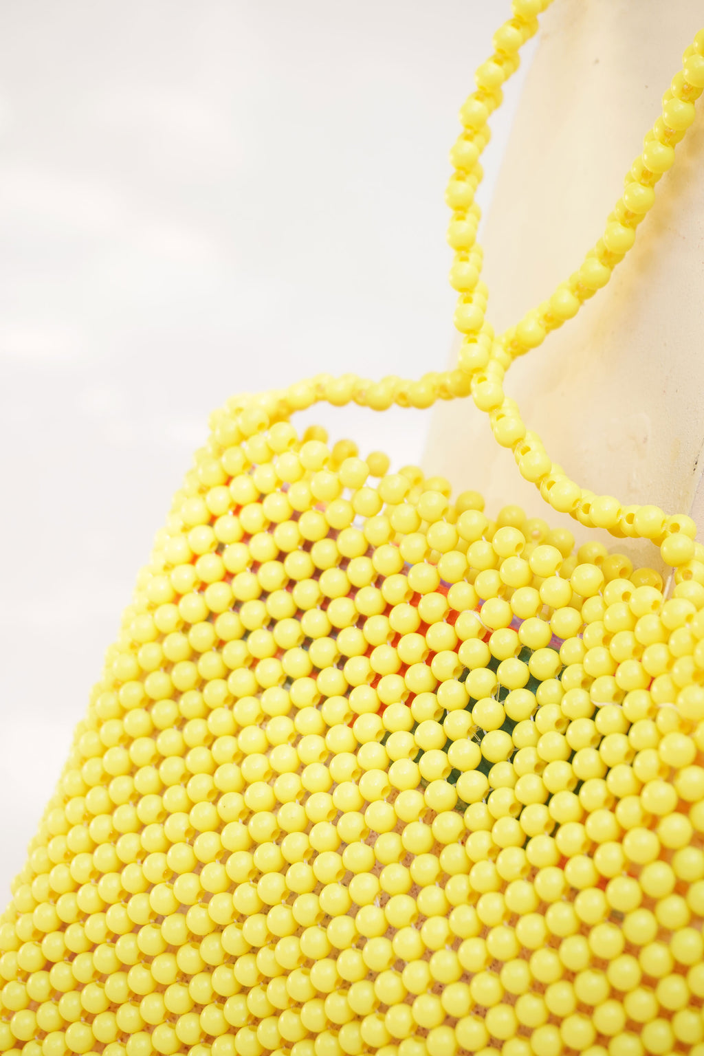 Bolso artesanal en mostacilla Yellow Power