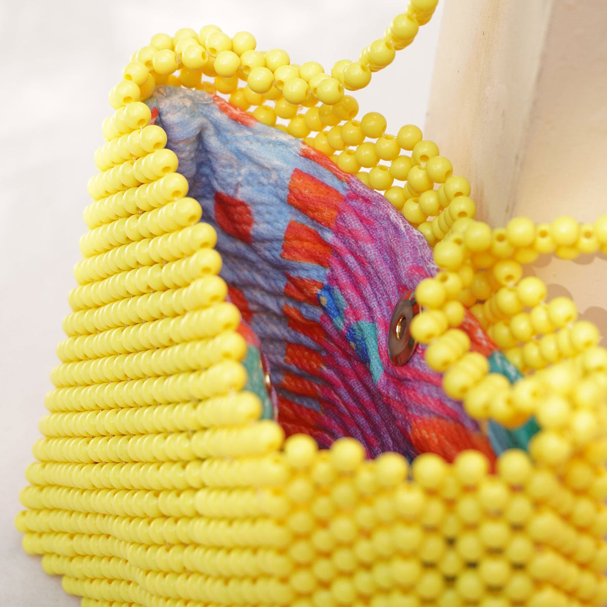Bolso artesanal en mostacilla Yellow Power