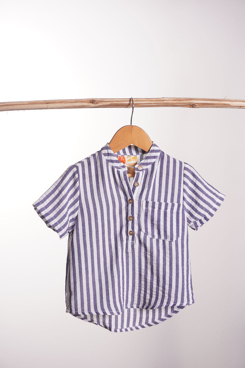 navy tshirt