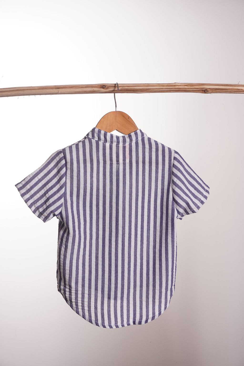 navy tshirt