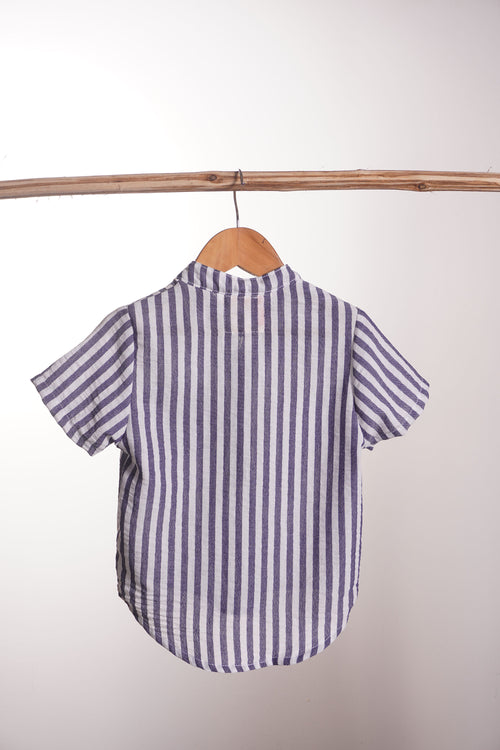 navy tshirt
